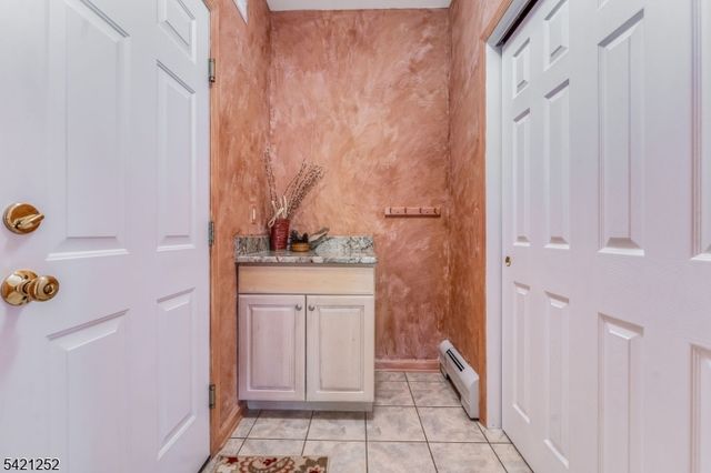 42 Southgate Dr, Clinton Twp., NJ 08801