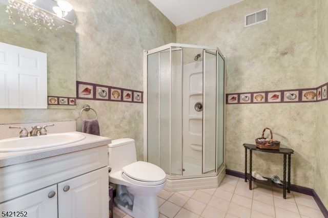 42 Southgate Dr, Clinton Twp., NJ 08801