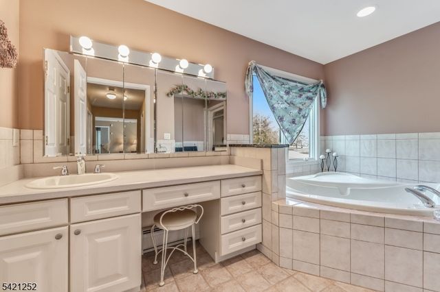 42 Southgate Dr, Clinton Twp., NJ 08801