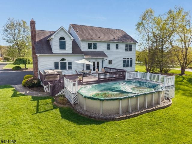 42 Southgate Dr, Clinton Twp., NJ 08801