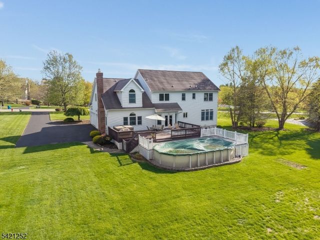 42 Southgate Dr, Clinton Twp., NJ 08801