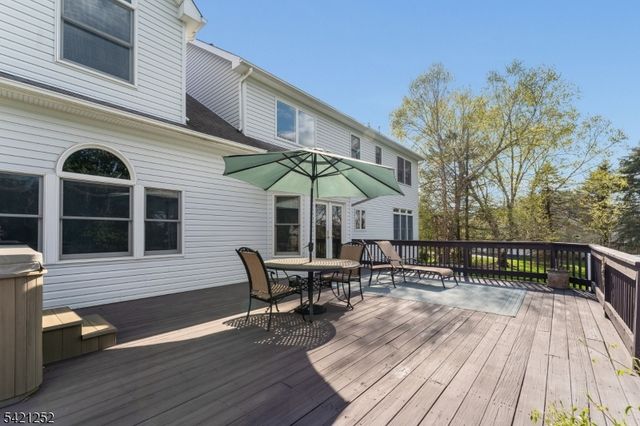 42 Southgate Dr, Clinton Twp., NJ 08801