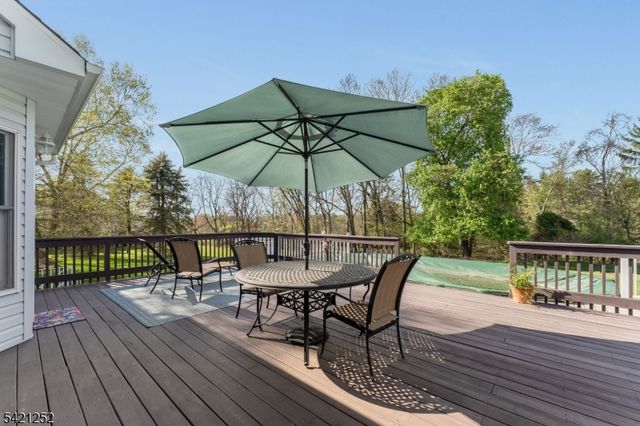 42 Southgate Dr, Clinton Twp., NJ 08801