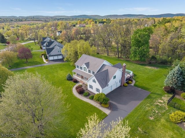 42 Southgate Dr, Clinton Twp., NJ 08801