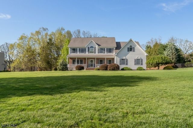 42 Southgate Dr, Clinton Twp., NJ 08801