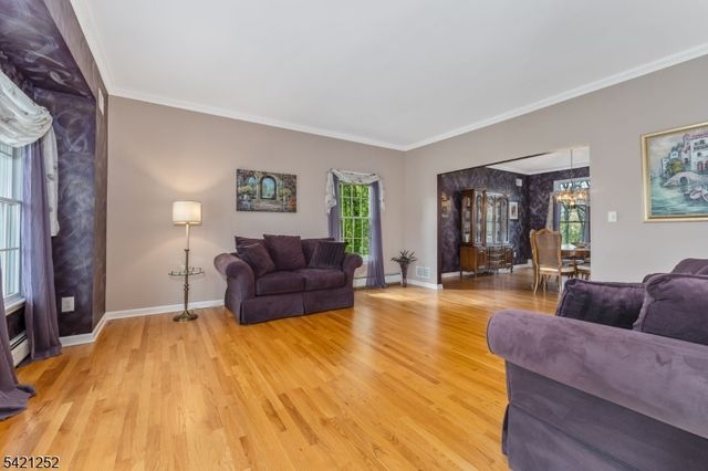 42 Southgate Dr, Clinton Twp., NJ 08801