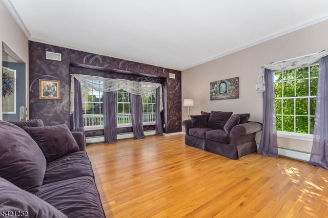 42 Southgate Dr, Clinton Twp., NJ 08801