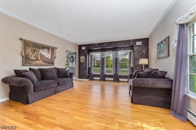 42 Southgate Dr, Clinton Twp., NJ 08801