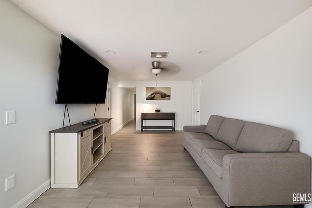 818 Decatur, Bakersfield, CA 93308