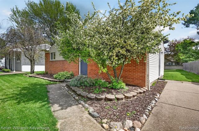 307 University Avenue, South Lyon, MI 48178