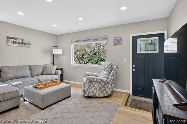307 University Avenue, South Lyon, MI 48178