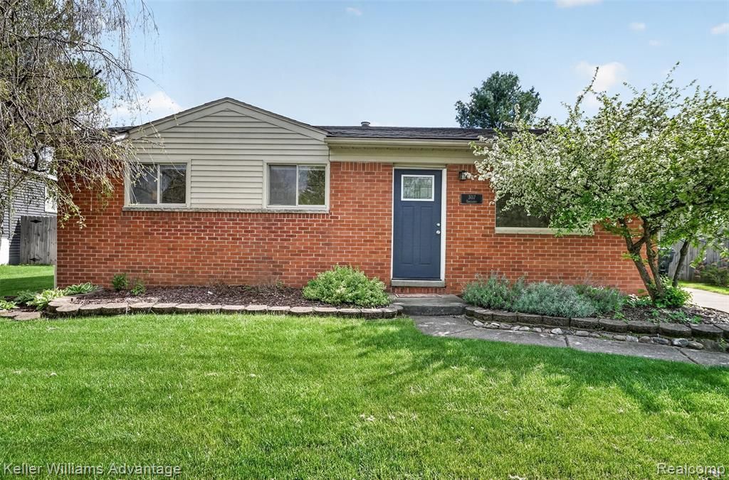 307 University Avenue, South Lyon, MI 48178