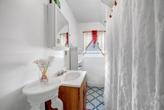 103 Ash St, Nashua, NH 03060