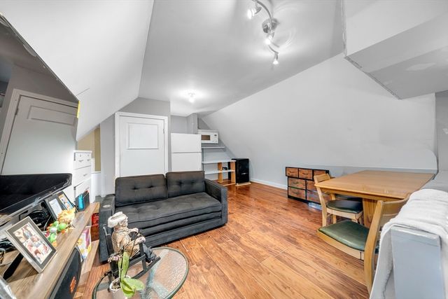 103 Ash St, Nashua, NH 03060