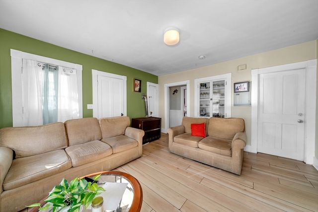 103 Ash St, Nashua, NH 03060