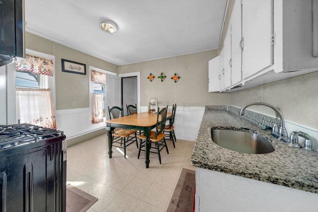 103 Ash St, Nashua, NH 03060