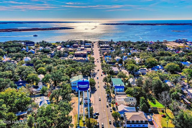 213 E 11th Street, Saint James, NC 28461