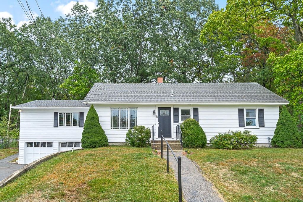 13 Phillips Drive, Hudson, NH 03051
