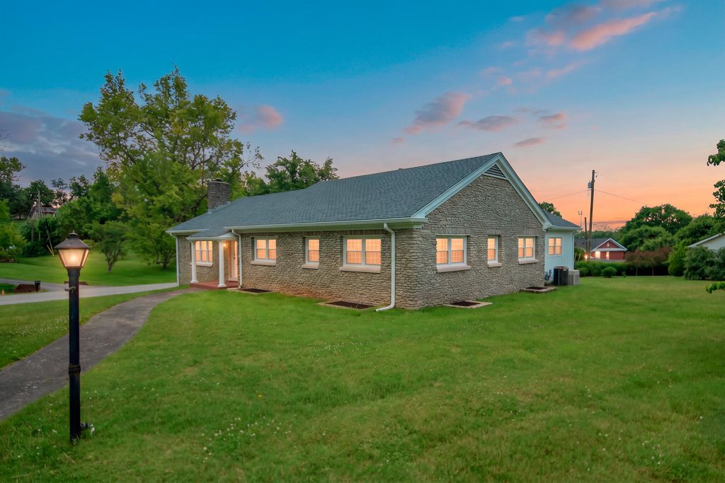 16 Manor Drive, Winchester, KY 40391