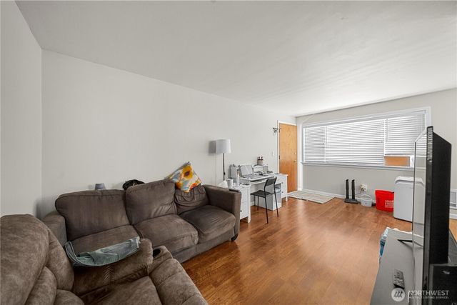 809 N 6th Street, Renton, WA 98057