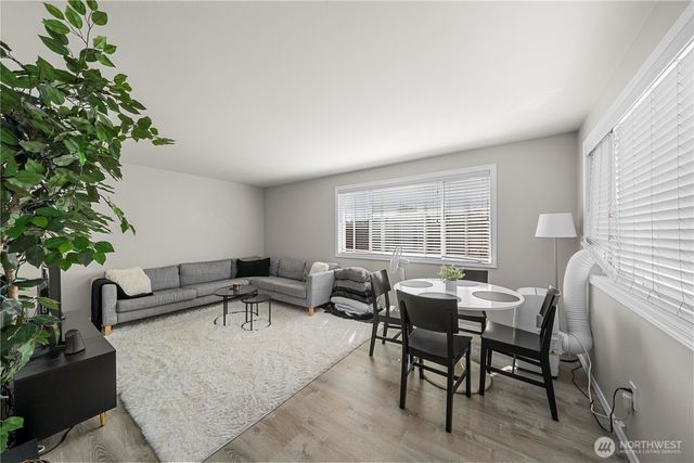 809 N 6th Street, Renton, WA 98057