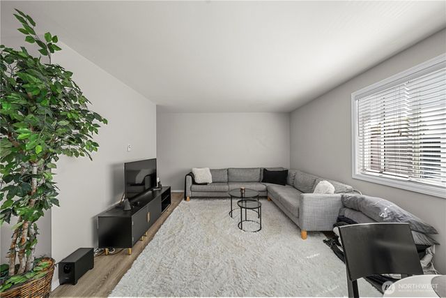 809 N 6th Street, Renton, WA 98057