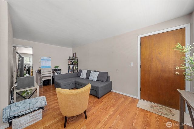 809 N 6th Street, Renton, WA 98057