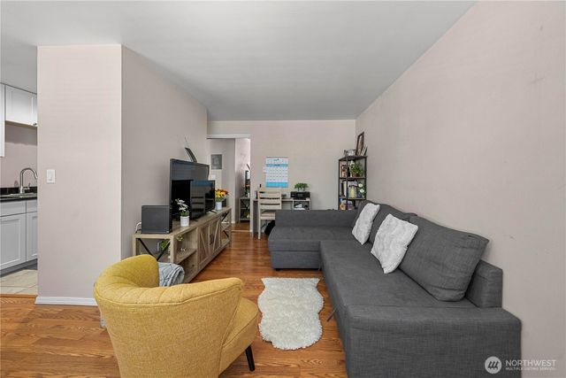 809 N 6th Street, Renton, WA 98057