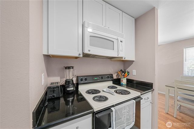 809 N 6th Street, Renton, WA 98057