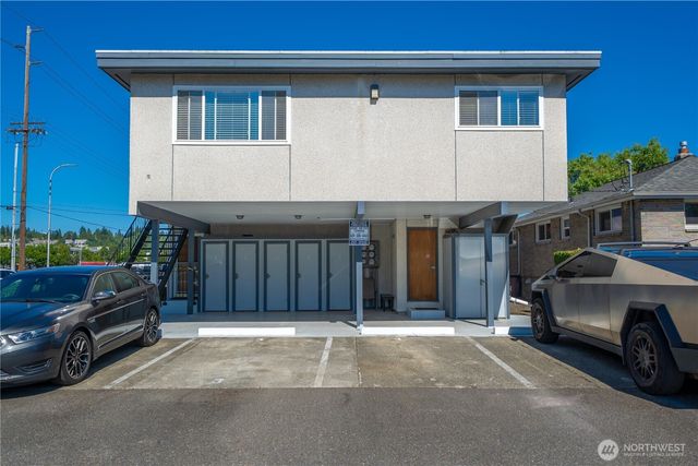 809 N 6th Street, Renton, WA 98057