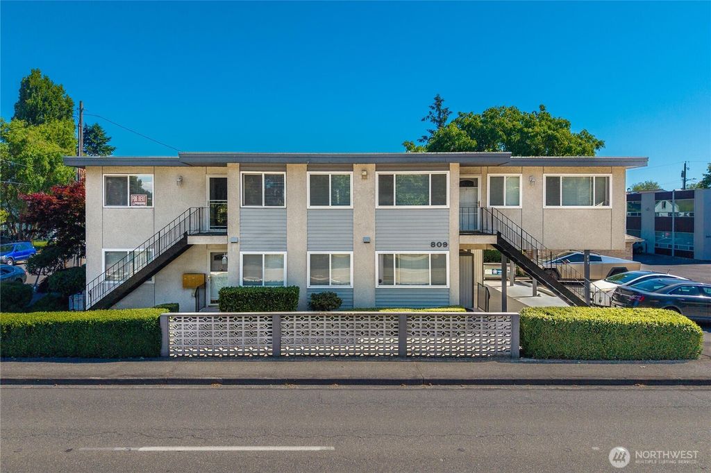 809 N 6th Street, Renton, WA 98057