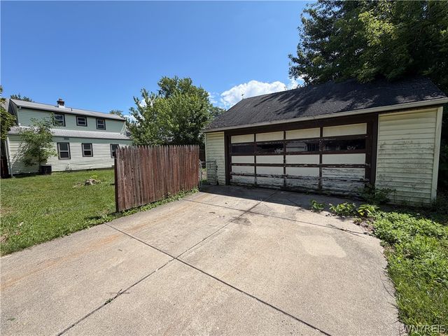 1058 92nd Street, Niagara Falls, NY 14304