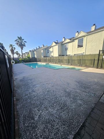 8636 Village Of Fondren Drive 8636, Houston, TX 77071