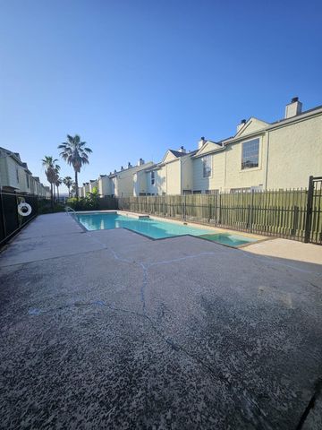 8636 Village Of Fondren Drive 8636, Houston, TX 77071