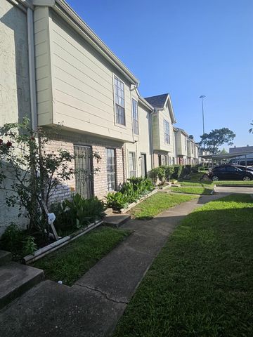 8636 Village Of Fondren Drive 8636, Houston, TX 77071