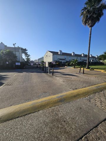 8636 Village Of Fondren Drive 8636, Houston, TX 77071