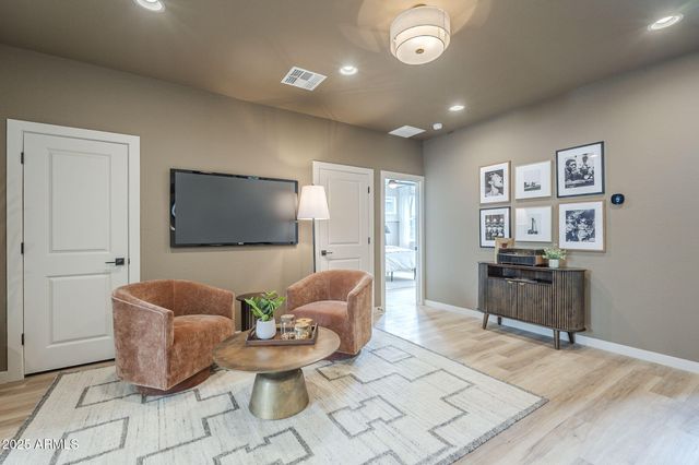 115 W HOLCOMB Lane, Phoenix, AZ 85003