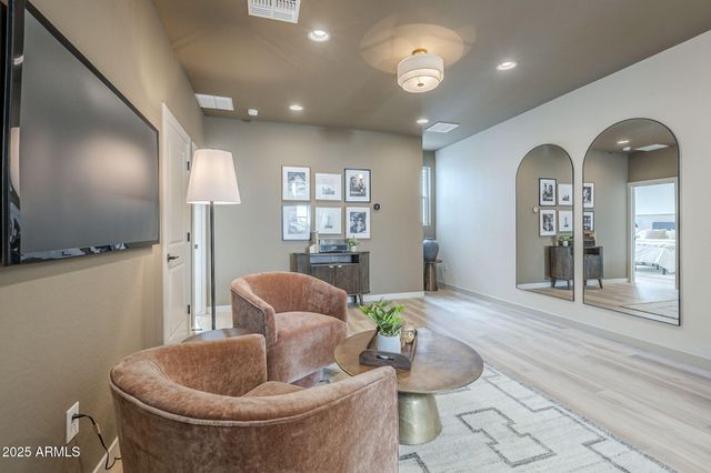 115 W HOLCOMB Lane, Phoenix, AZ 85003