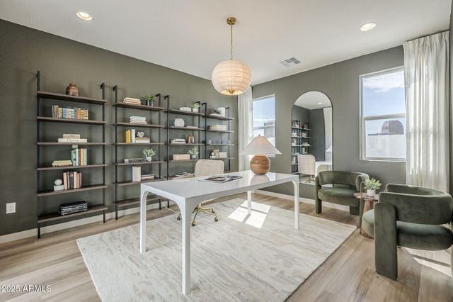 115 W HOLCOMB Lane, Phoenix, AZ 85003