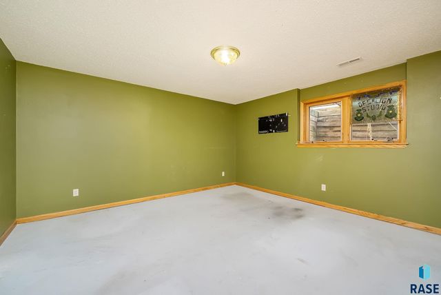 3500 E Kris Dr Drive, Sioux Falls, SD 57103