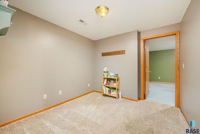 3500 E Kris Dr Drive, Sioux Falls, SD 57103