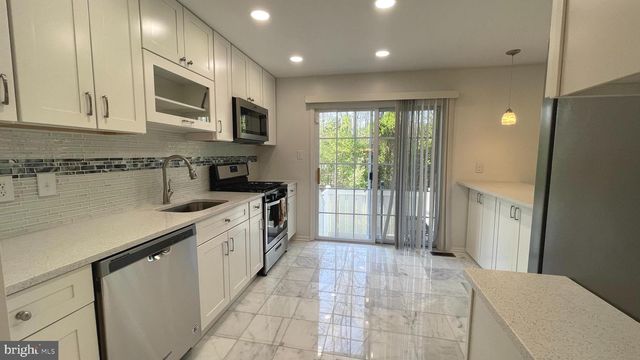 5905 BALTIMORE DR, Marlton, NJ 08053