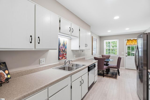 24 Twelve Oaks Terrace, Greenville, SC 29615