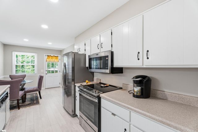 24 Twelve Oaks Terrace, Greenville, SC 29615