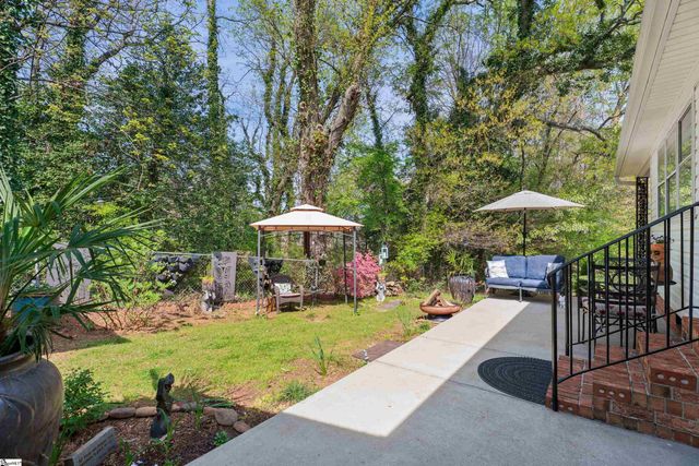 24 Twelve Oaks Terrace, Greenville, SC 29615