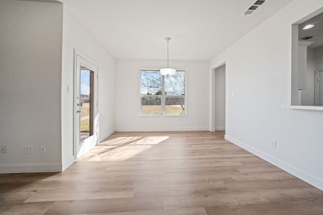 908 W Wintergreen Road, Lancaster, TX 75134