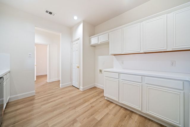 908 W Wintergreen Road, Lancaster, TX 75134