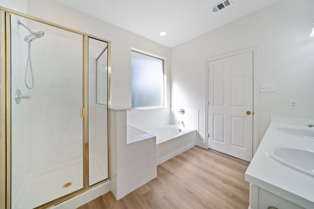 908 W Wintergreen Road, Lancaster, TX 75134