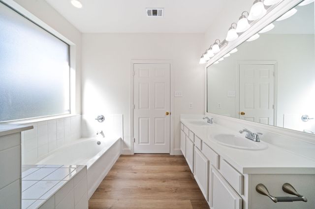 908 W Wintergreen Road, Lancaster, TX 75134