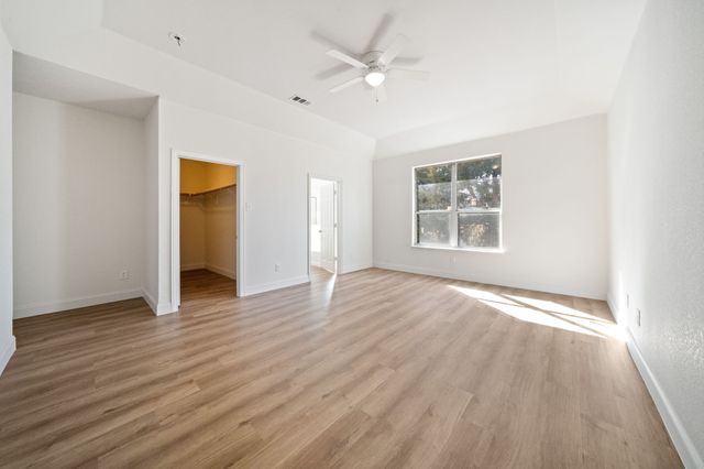 908 W Wintergreen Road, Lancaster, TX 75134